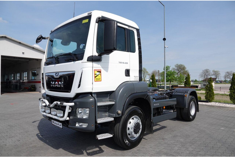 MAN TGS 18.420 / 4X4 / RAMA DŁ. 5,6 M / NAVI / DO ZABUDOWY / SPROWA - Camión chasis: foto 3 MAN TGS 18.420 / 4X4 / RAMA DŁ. 5,6 M / NAVI / DO ZABUDOWY / SPROWA - Camión chasis: foto 3