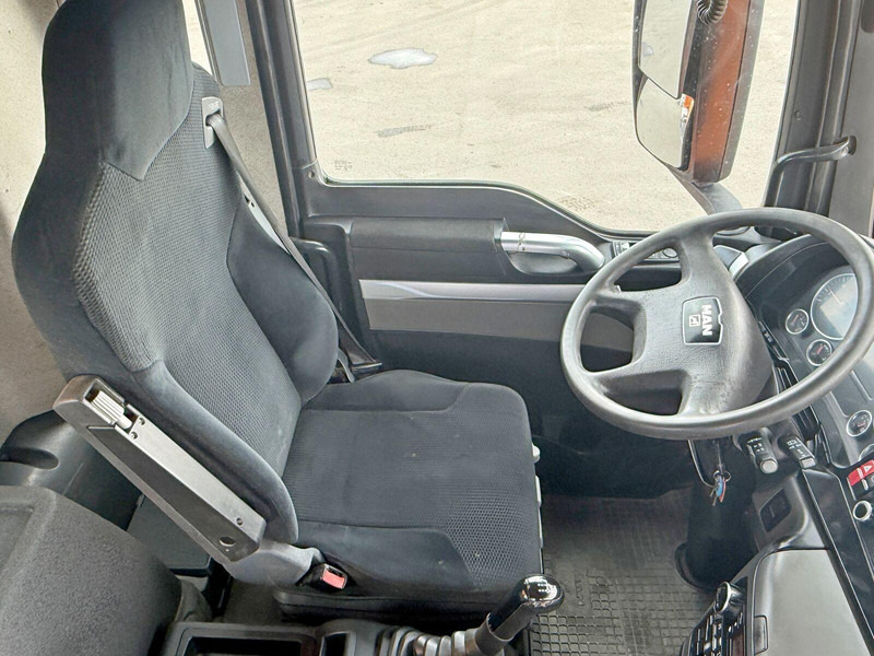 Camión volquete MAN TGS 35.360 KIPPER * 8x6 * TOPZUSTAND: foto 9 Camión volquete MAN TGS 35.360 KIPPER * 8x6 * TOPZUSTAND: foto 9