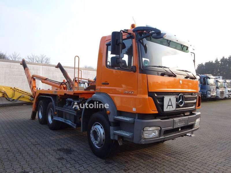 Mercedes-Benz 2633 Axor - Skip loader - Camión portacontenedor de cadenas: foto 4 Mercedes-Benz 2633 Axor - Skip loader - Camión portacontenedor de cadenas: foto 4
