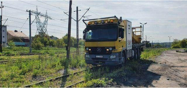 Mercedes-Benz 3344 SRT SCHÖRLING Road Rail Railway Zweiweg - Camión con plataforma elevadora: foto 4 Mercedes-Benz 3344 SRT SCHÖRLING Road Rail Railway Zweiweg - Camión con plataforma elevadora: foto 4