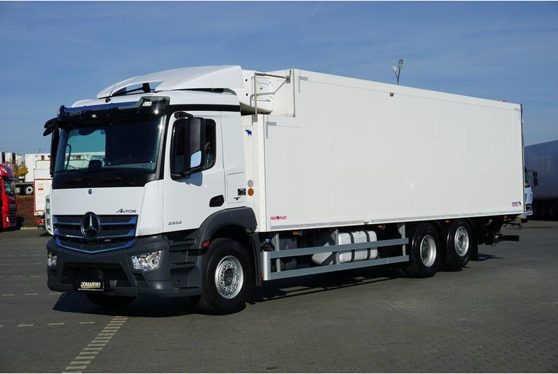 Mercedes-Benz ANTOS / 2535 / EURO 6 / CHŁODNIA + WINDA / 23 PALETY / OŚ SKRĘTN - Camión frigorífico: foto 1 Mercedes-Benz ANTOS / 2535 / EURO 6 / CHŁODNIA + WINDA / 23 PALETY / OŚ SKRĘTN - Camión frigorífico: foto 1