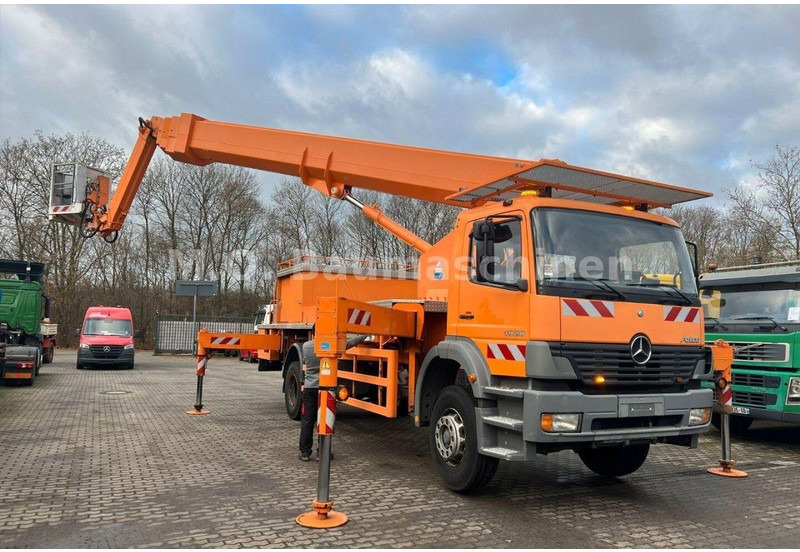 Mercedes-Benz Atego 1928 - Camión con plataforma elevadora: foto 5 Mercedes-Benz Atego 1928 - Camión con plataforma elevadora: foto 5