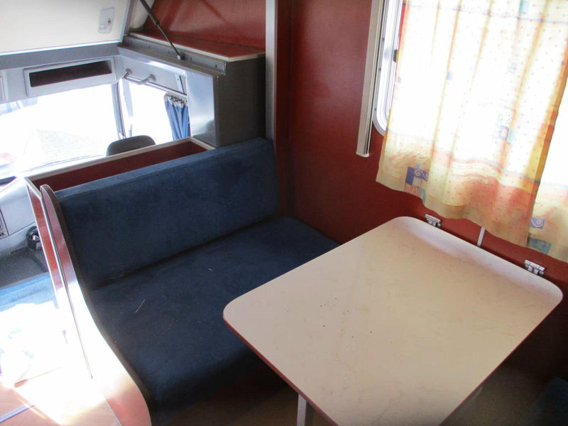 Arrendamiento de Mercedes-Benz Axor 1833 - Horse transporter Mercedes-Benz Axor 1833 - Horse transporter: foto 14