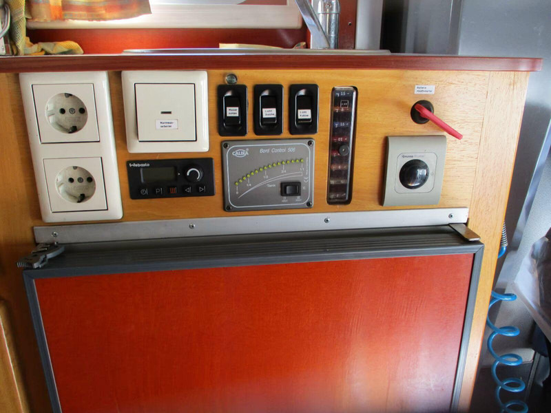 Arrendamiento de Mercedes-Benz Axor 1833 - Horse transporter Mercedes-Benz Axor 1833 - Horse transporter: foto 11