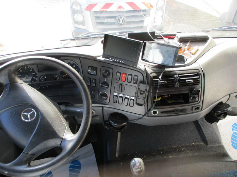 Arrendamiento de Mercedes-Benz Axor 1833 - Horse transporter Mercedes-Benz Axor 1833 - Horse transporter: foto 15