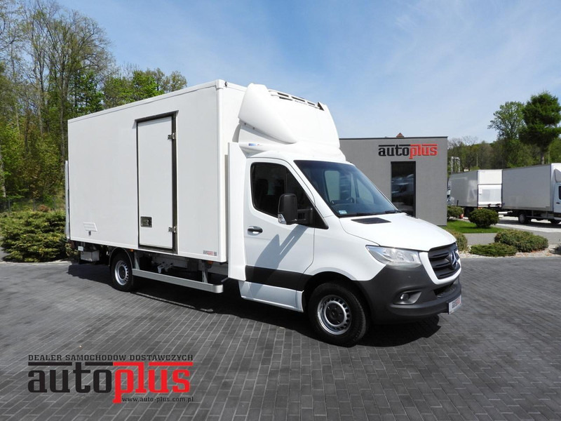 Mercedes-Benz SPRINTER 316 CHŁODNIA KONTENER 0*C WINDA 8 PALET TEMPOMAT PNEUMA - Camión frigorífico: foto 1 Mercedes-Benz SPRINTER 316 CHŁODNIA KONTENER 0*C WINDA 8 PALET TEMPOMAT PNEUMA - Camión frigorífico: foto 1