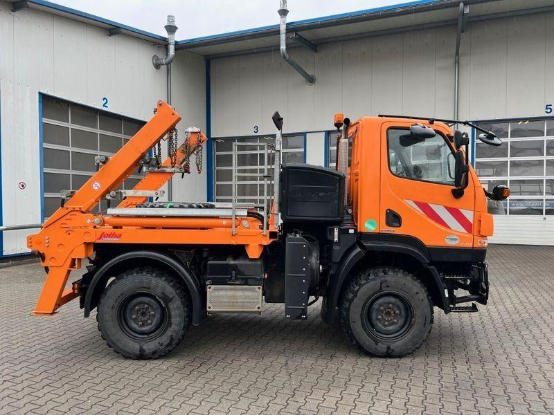 Mercedes-Benz Unimog U 20 4x4 Skip loader - Camión portacontenedor de cadenas: foto 5 Mercedes-Benz Unimog U 20 4x4 Skip loader - Camión portacontenedor de cadenas: foto 5