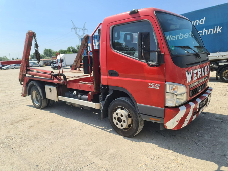 Mitsubishi Fuso Canter - skip loader - Camión portacontenedor de cadenas: foto 1 Mitsubishi Fuso Canter - skip loader - Camión portacontenedor de cadenas: foto 1