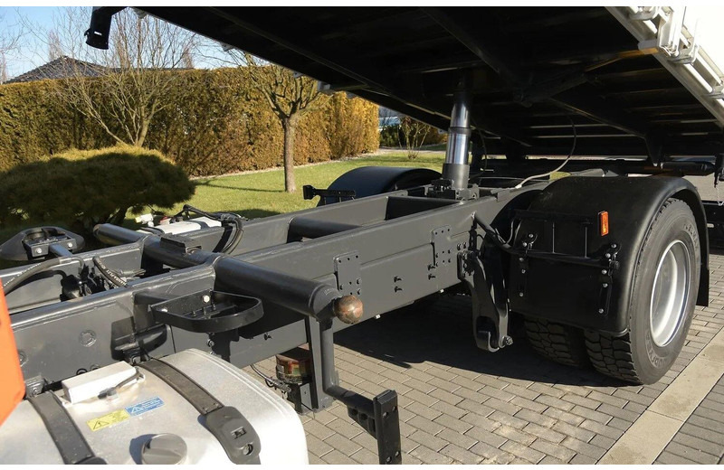 Arrendamiento de Scania P 250 - 3 way tipper + crane Scania P 250 - 3 way tipper + crane: foto 18