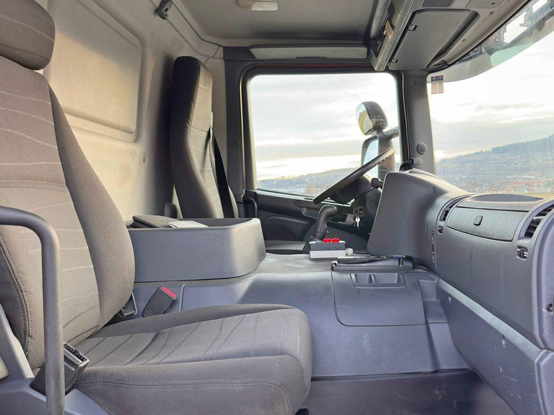 Camión volquete, Camión grúa Scania P 400: foto 11