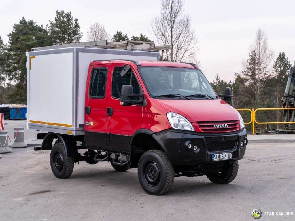 Iveco DAILY 4X4 OFFROAD CAMPER BOX DOKA Iveco DAILY 4X4 OFFROAD CAMPER BOX DOKA - Camión chasis: foto 3 Iveco DAILY 4X4 OFFROAD CAMPER BOX DOKA Iveco DAILY 4X4 OFFROAD CAMPER BOX DOKA - Camión chasis: foto 3