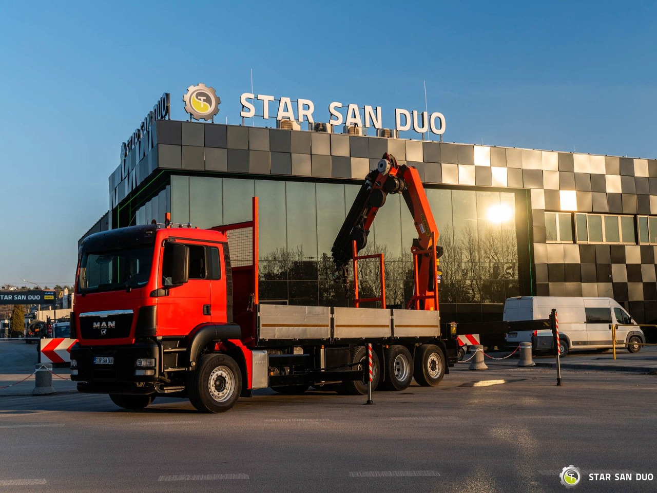 Camión grúa, Camión caja abierta MAN TGS 35.400 8x4 Palfinger PK 34002 Winch KRAN MAN TGS 35.400 8x4 Palfinger PK 34002 Winch KRAN: foto 8 Camión grúa, Camión caja abierta MAN TGS 35.400 8x4 Palfinger PK 34002 Winch KRAN MAN TGS 35.400 8x4 Palfinger PK 34002 Winch KRAN: foto 8