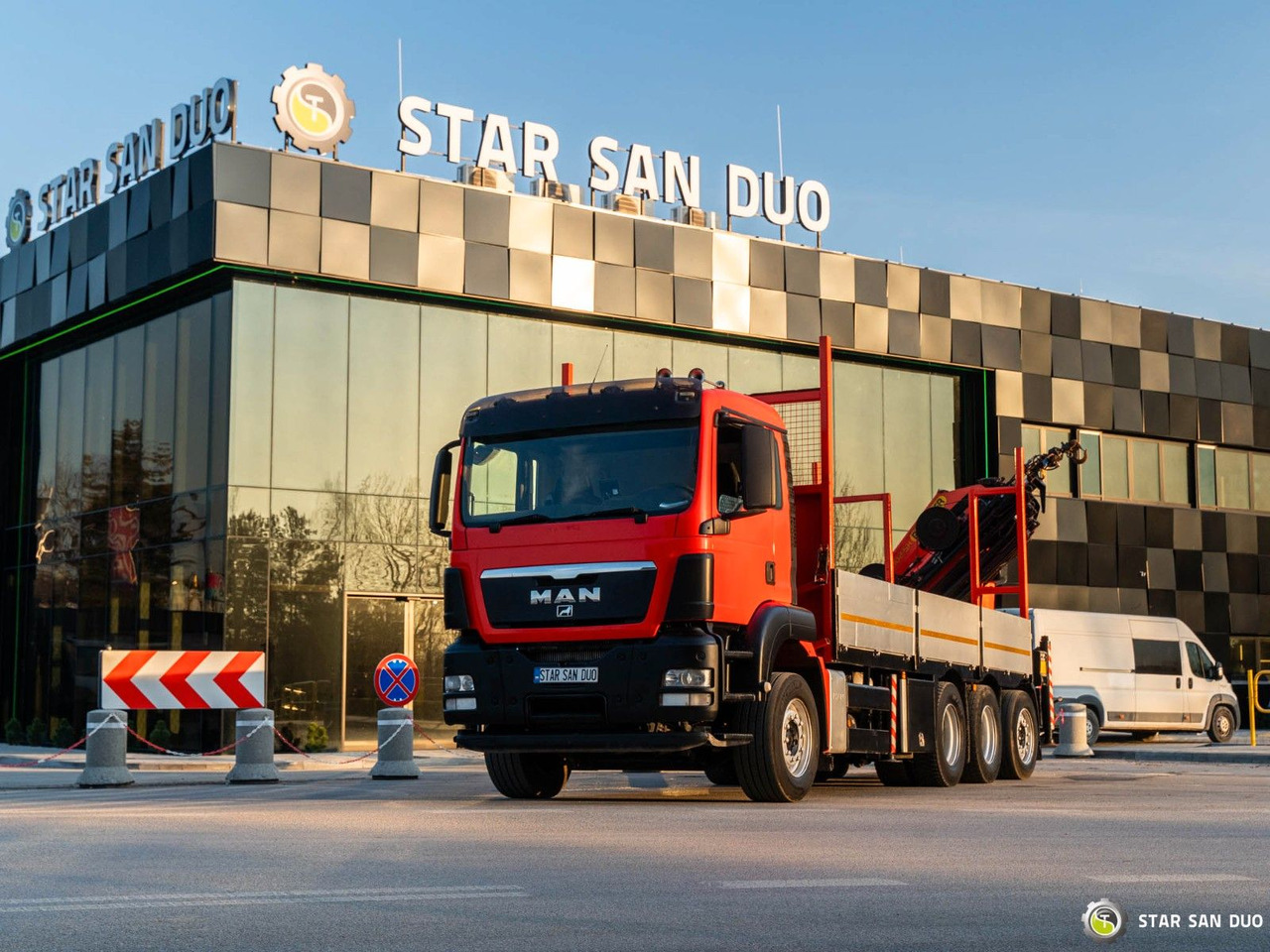 Camión grúa, Camión caja abierta MAN TGS 35.400 8x4 Palfinger PK 34002 Winch KRAN MAN TGS 35.400 8x4 Palfinger PK 34002 Winch KRAN: foto 9 Camión grúa, Camión caja abierta MAN TGS 35.400 8x4 Palfinger PK 34002 Winch KRAN MAN TGS 35.400 8x4 Palfinger PK 34002 Winch KRAN: foto 9