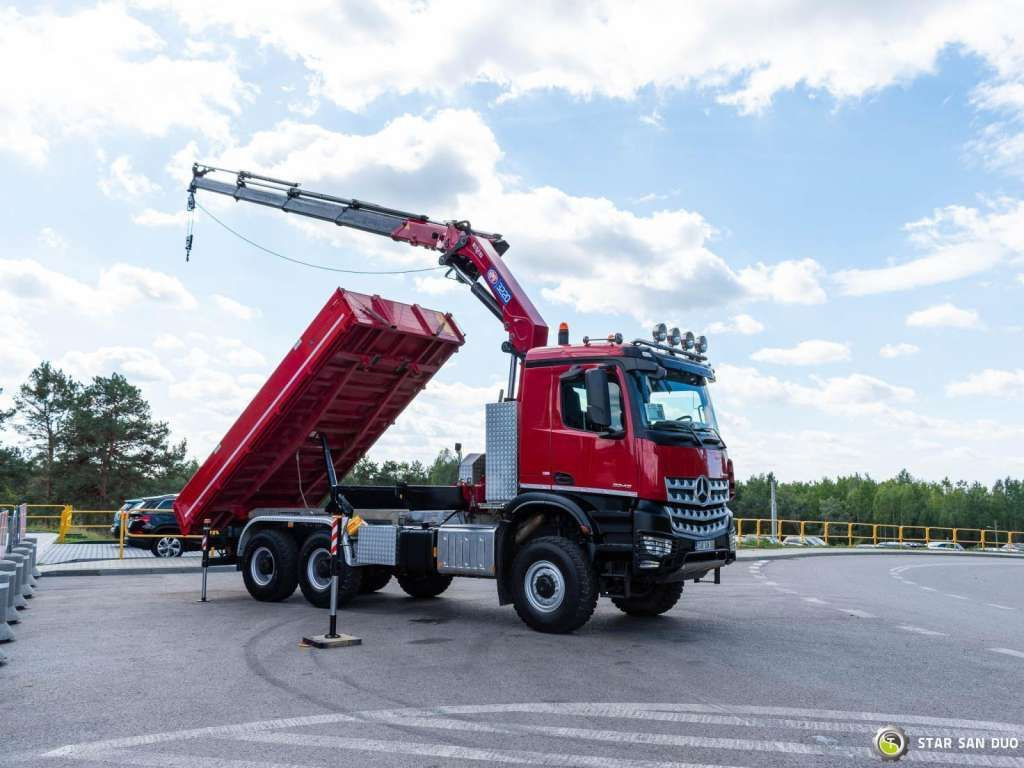 Mercedes-Benz AROCS 3345 6x6 HMF 3220 Winch Crane tipper - Camión grúa: foto 5 Mercedes-Benz AROCS 3345 6x6 HMF 3220 Winch Crane tipper - Camión grúa: foto 5