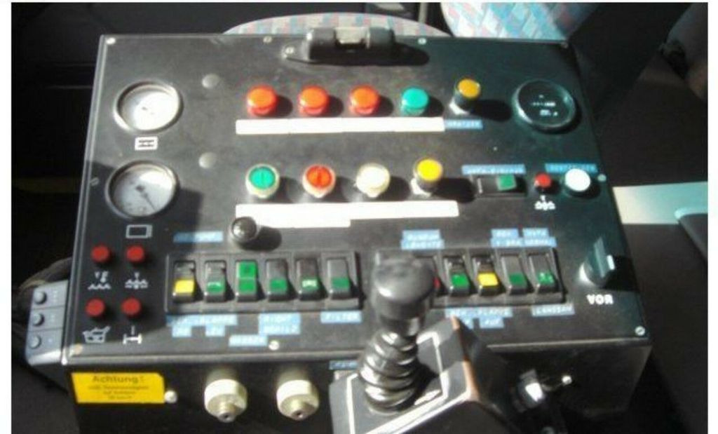 Barredora vial Mercedes-Benz SK 1820 4x2 Schienenreinigungs Kehrmaschine RAIL: foto 10