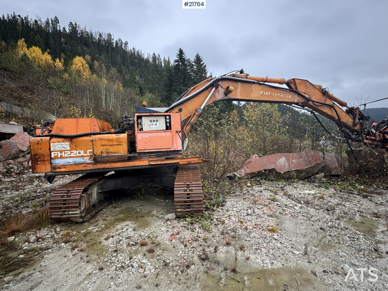 Hitachi Ca 1988 Hitachi FH220LC graver selges som rep.objekt. Ikke kjørbar. - Excavadora de cadenas: foto 5 Hitachi Ca 1988 Hitachi FH220LC graver selges som rep.objekt. Ikke kjørbar. - Excavadora de cadenas: foto 5