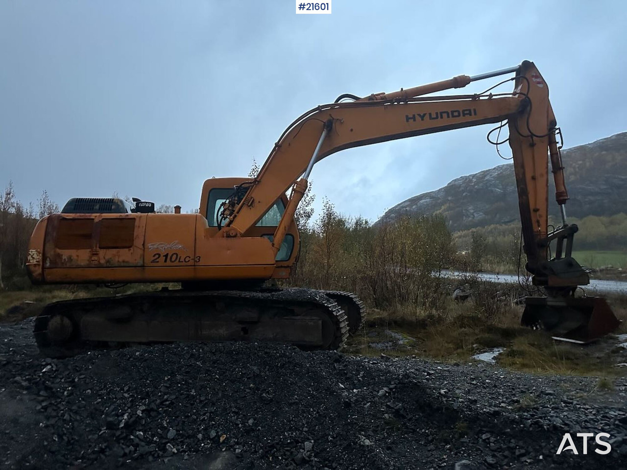 Hyundai 210LC- 3H gravemaskin m/ 5 skuffer. Byttet belter for 100 timer siden - Excavadora de cadenas: foto 2 Hyundai 210LC- 3H gravemaskin m/ 5 skuffer. Byttet belter for 100 timer siden - Excavadora de cadenas: foto 2