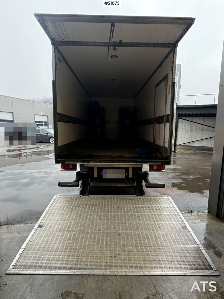 Iveco 75E-210 4x2 skapbil m/ lift SE VIDEO - Camión caja cerrada: foto 4 Iveco 75E-210 4x2 skapbil m/ lift SE VIDEO - Camión caja cerrada: foto 4
