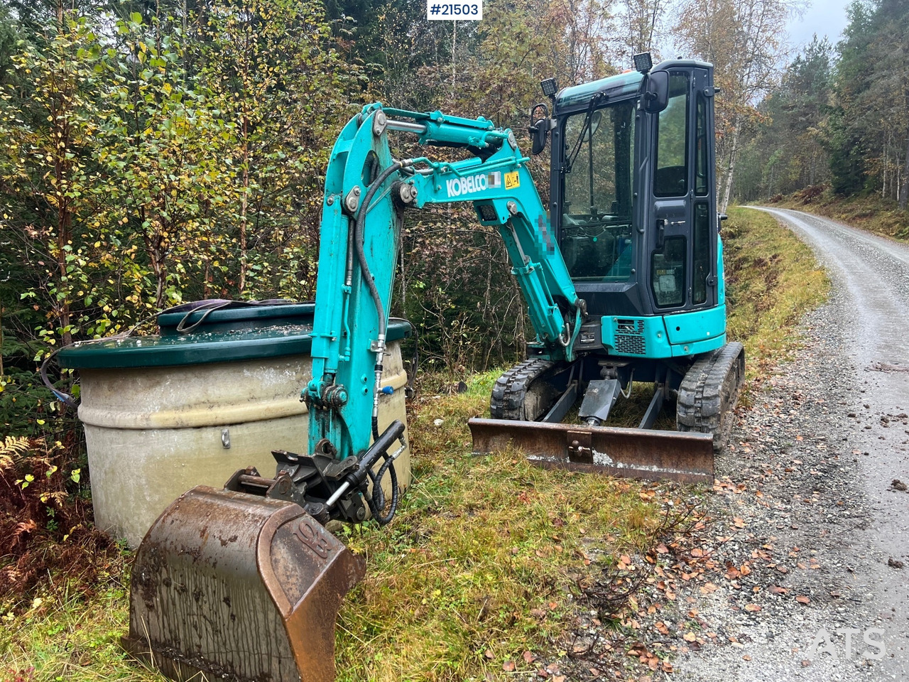 Kobelco Sk25SR-6E Gravemaskin m/ pusseskuffe,graveskuffe og tilt - Miniexcavadora: foto 4 Kobelco Sk25SR-6E Gravemaskin m/ pusseskuffe,graveskuffe og tilt - Miniexcavadora: foto 4