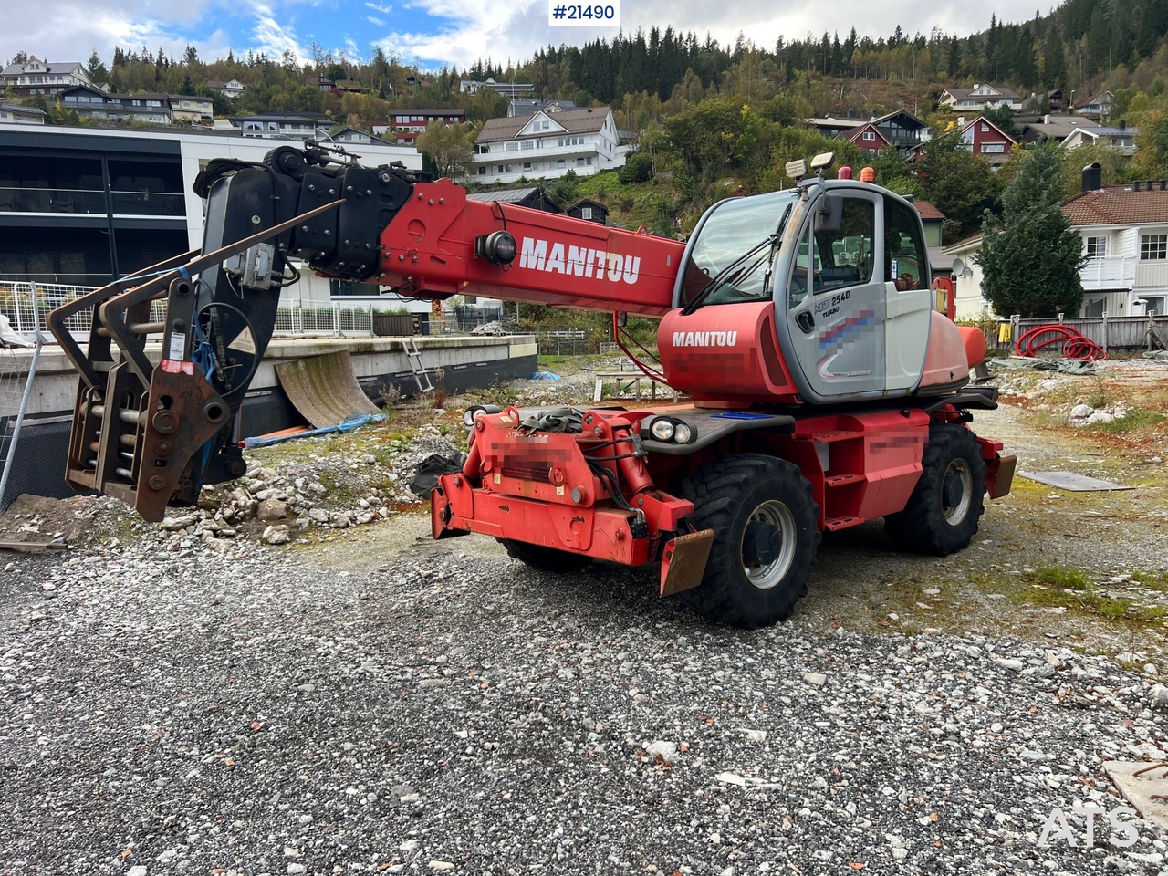 Manitou MRT2540 m/ radiostyring, mannskapskorg, 2 sett pallegafler, jibb med vinsj (1.5 tonn) - Manipulador telescópico: foto 1 Manitou MRT2540 m/ radiostyring, mannskapskorg, 2 sett pallegafler, jibb med vinsj (1.5 tonn) - Manipulador telescópico: foto 1