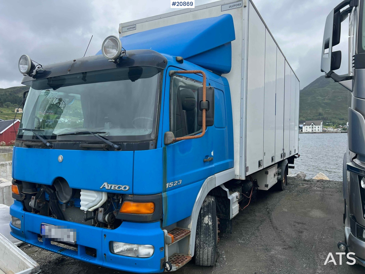 Mercedes 1523 4x2 skapbil m/ full sideåpning og lift Rep.objekt - Camión caja cerrada: foto 1 Mercedes 1523 4x2 skapbil m/ full sideåpning og lift Rep.objekt - Camión caja cerrada: foto 1