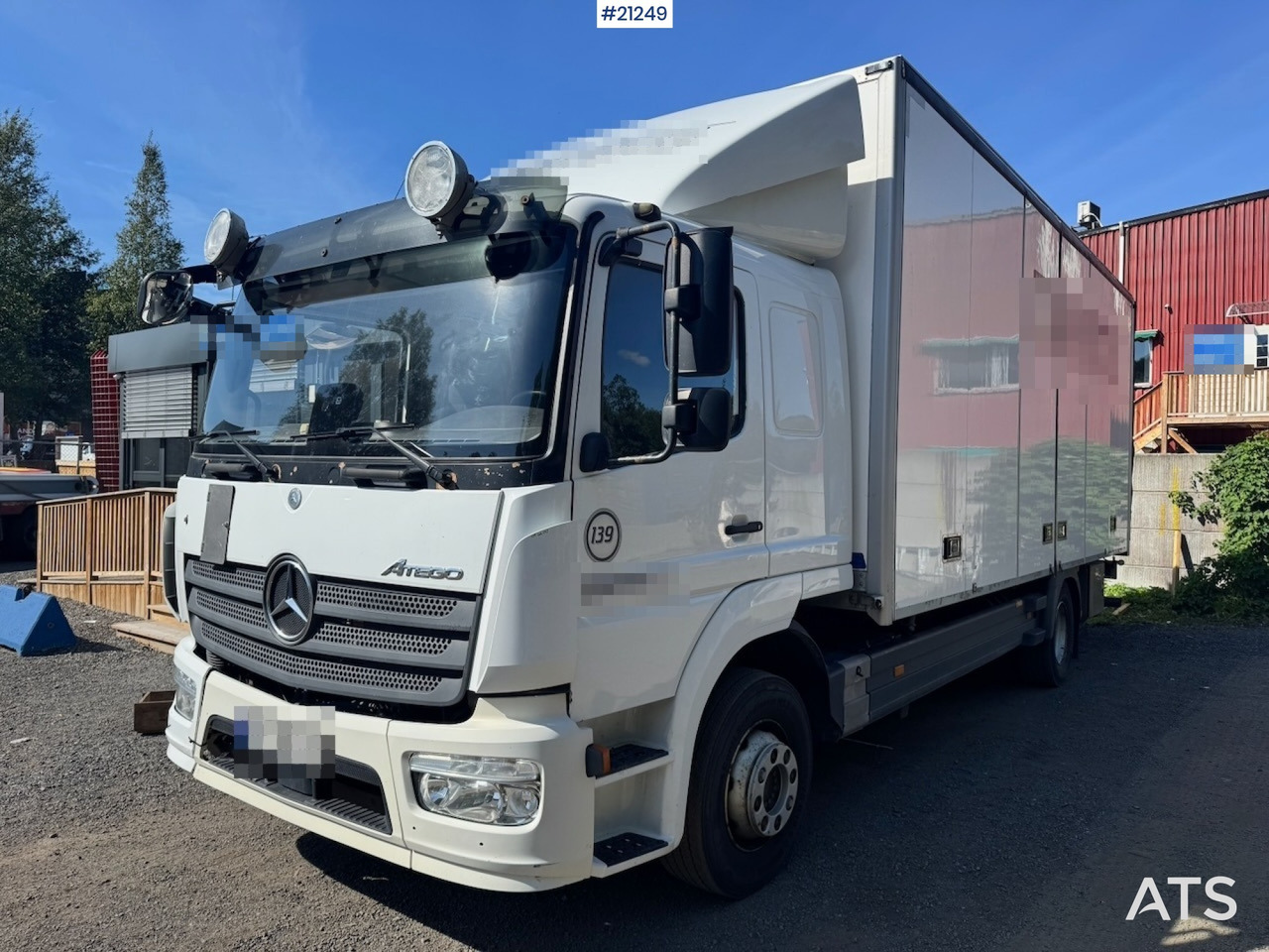 Camión caja cerrada Mercedes Atego: foto 1