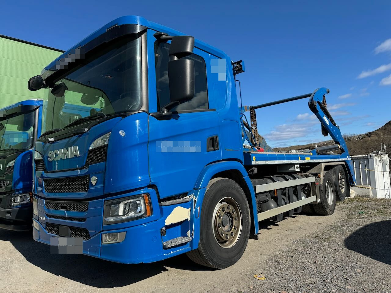 Scania P340 6x2 Liftdumper m/ Joab påbygg SE VIDEO - Camión portacontenedor de cadenas: foto 2 Scania P340 6x2 Liftdumper m/ Joab påbygg SE VIDEO - Camión portacontenedor de cadenas: foto 2
