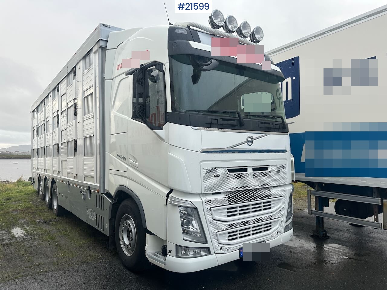 Volvo 540 8x4 dyrebil m/ Finkl påbygg, onspot og godkjent til 225 dyr - Camión transporte de ganado: foto 1 Volvo 540 8x4 dyrebil m/ Finkl påbygg, onspot og godkjent til 225 dyr - Camión transporte de ganado: foto 1