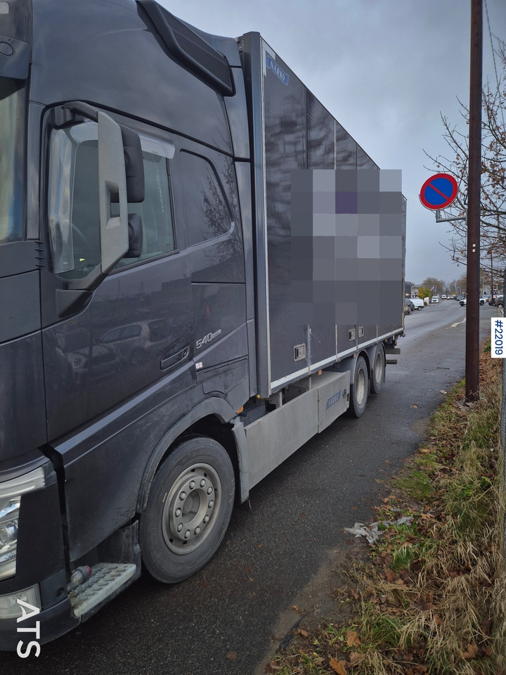 Volvo FH540 - Camión caja cerrada: foto 4 Volvo FH540 - Camión caja cerrada: foto 4