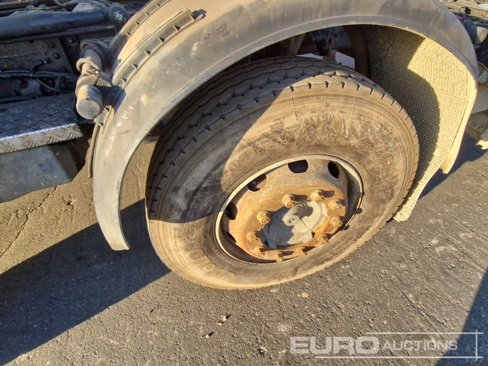 Camión chasis 2008 Scania P380: foto 9