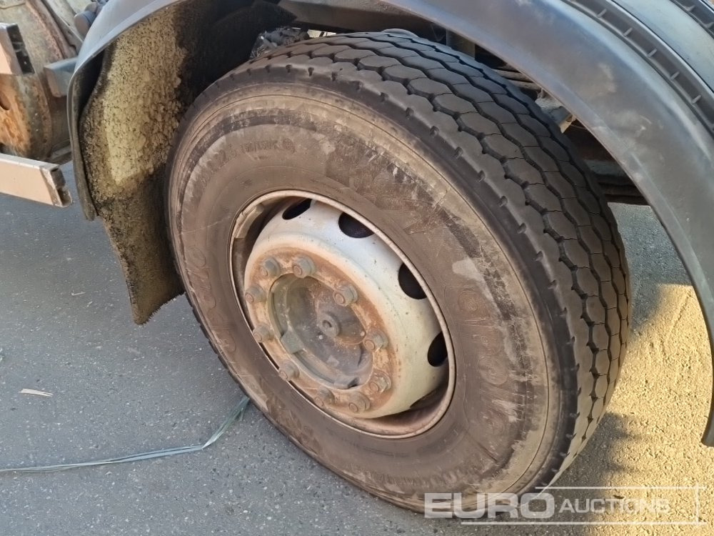 Camión chasis 2008 Scania P380: foto 14