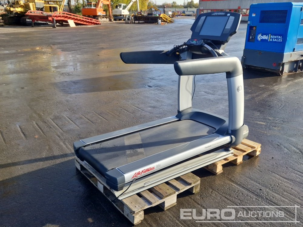 Life Fitness 95T Treadmill, FlexDeck Shock Absortion System, 181kg Weight Limit - Equipo de construcción: foto 5 Life Fitness 95T Treadmill, FlexDeck Shock Absortion System, 181kg Weight Limit - Equipo de construcción: foto 5
