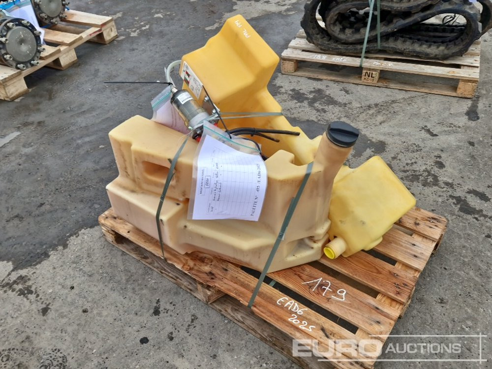 Hydraulic Tank to suit Volvo ECR50D (2 of) - Recambio para Excavadora: foto 4 Hydraulic Tank to suit Volvo ECR50D (2 of) - Recambio para Excavadora: foto 4