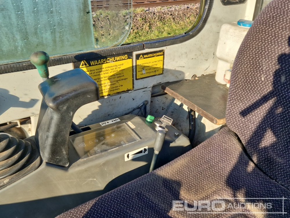 Miniexcavadora Takeuchi TB016: foto 22