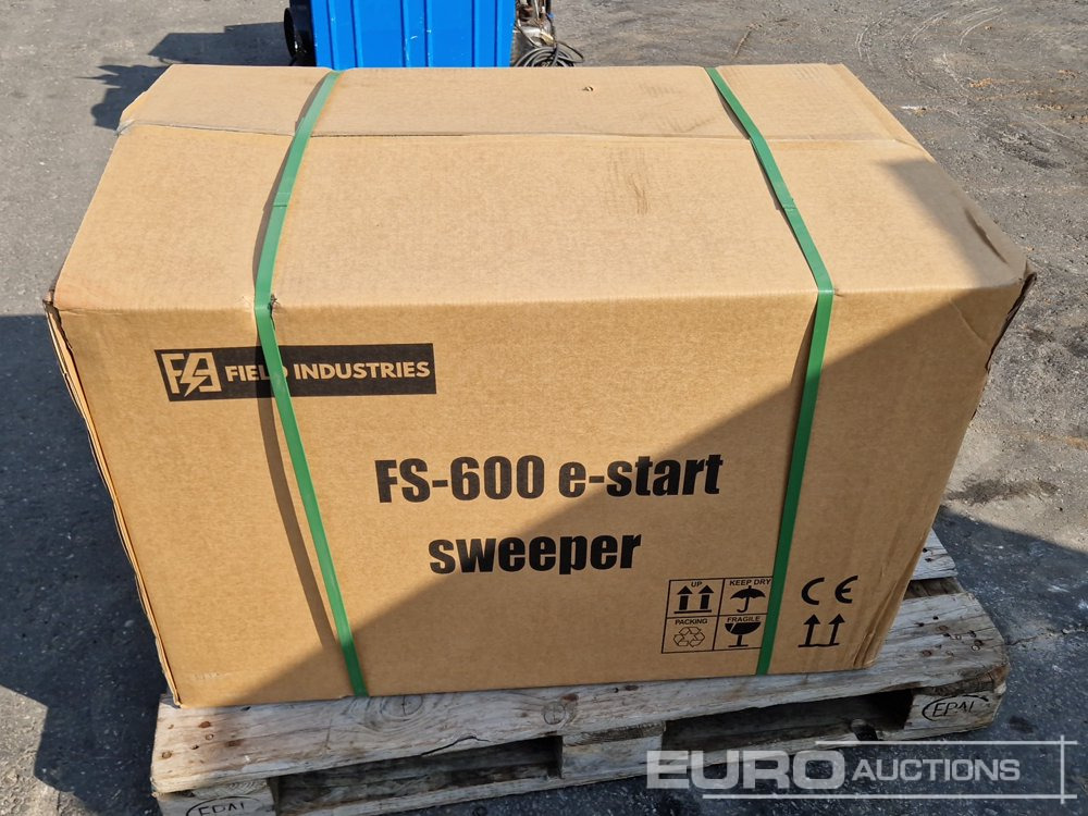 Unused FS600 Walk Behind Sweeper, E-start, cw: Collection Box , Snowblade 600mm - Equipo de taller: foto 2 Unused FS600 Walk Behind Sweeper, E-start, cw: Collection Box , Snowblade 600mm - Equipo de taller: foto 2