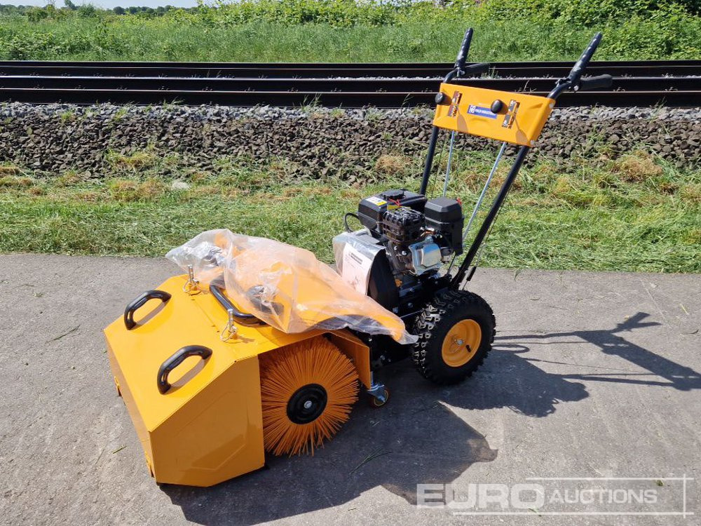 Unused FS600 Walk Behind Sweeper, E-start, cw: Collection Box , Snowblade 600mm - Equipo de taller: foto 1 Unused FS600 Walk Behind Sweeper, E-start, cw: Collection Box , Snowblade 600mm - Equipo de taller: foto 1