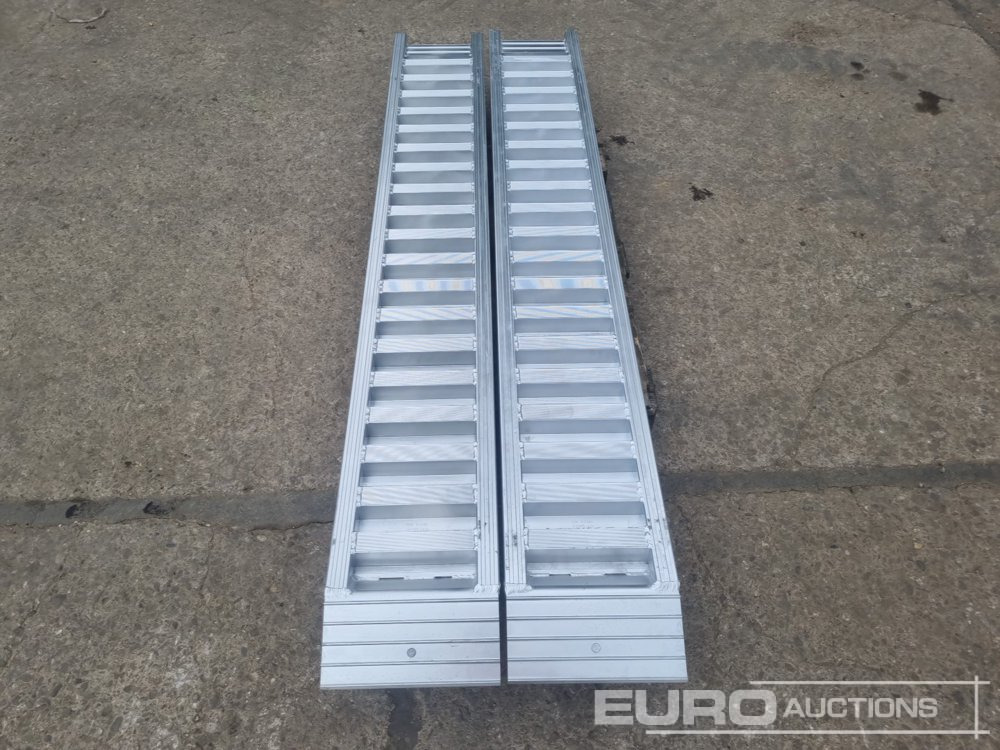 Equipo de taller Unused Set of Aluminium Ramps, 250cm, 6,000kg: foto 7