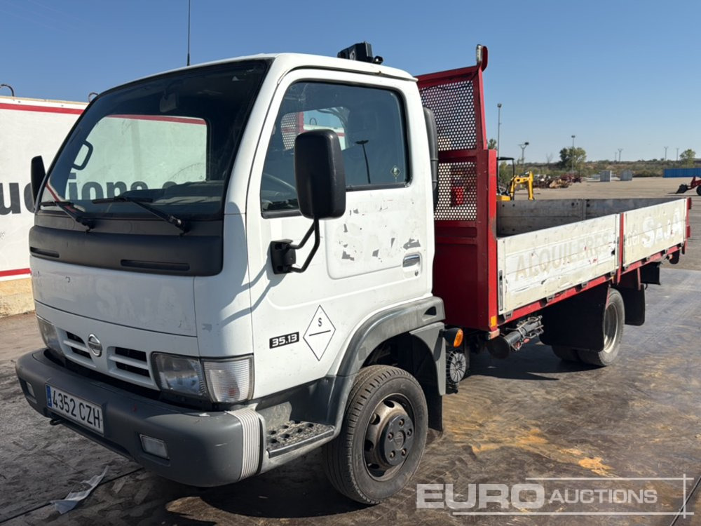 2004 Nissan Cabstar - Camión caja abierta: foto 1 2004 Nissan Cabstar - Camión caja abierta: foto 1
