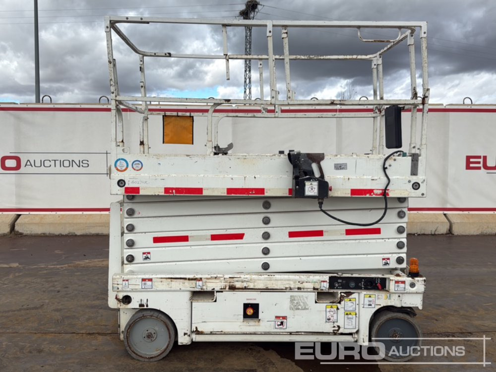 2014 Haulotte Compact 14 - Plataforma de tijeras: foto 2 2014 Haulotte Compact 14 - Plataforma de tijeras: foto 2