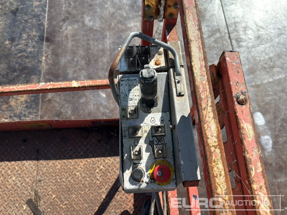 Plataforma elevadora 2015 SkyJack SJ6826RT: foto 16