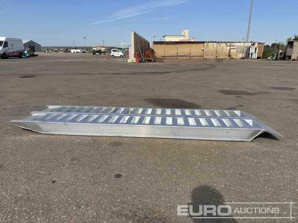 Aluminium Ramp (2 of) (250cm Length, 6Ton Capacity) / Rampas Aluminio - Equipo de construcción: foto 2 Aluminium Ramp (2 of) (250cm Length, 6Ton Capacity) / Rampas Aluminio - Equipo de construcción: foto 2