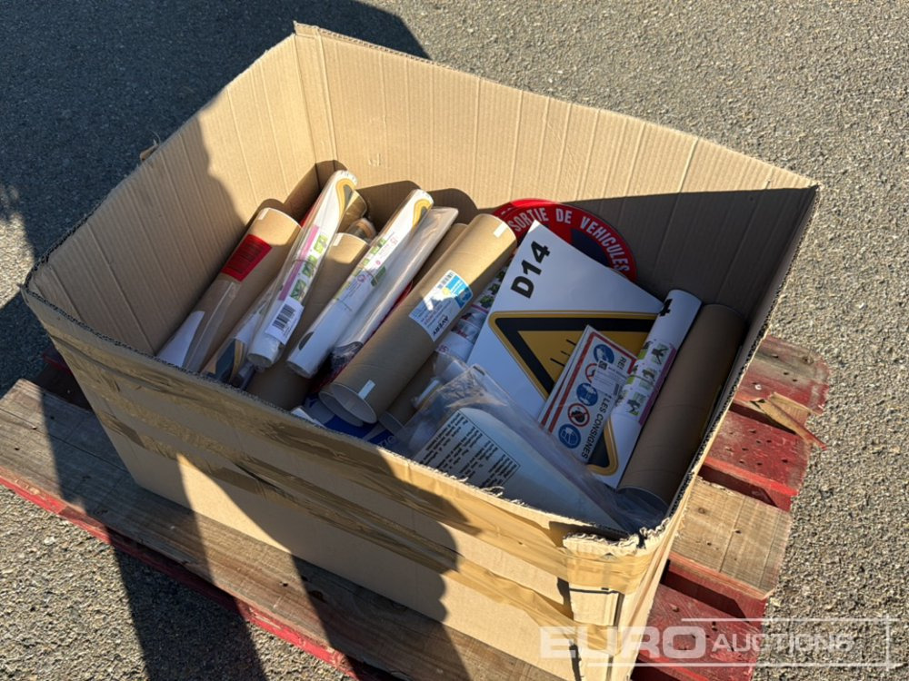 Assorted Traffic Signs In French / Señalización de Seguridad (Frances) - Equipo de construcción: foto 2 Assorted Traffic Signs In French / Señalización de Seguridad (Frances) - Equipo de construcción: foto 2