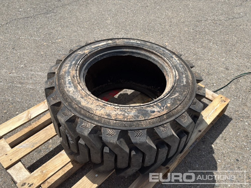 Galaxy Pallet of Tyre R4 12-16.5 - Neumático: foto 1 Galaxy Pallet of Tyre R4 12-16.5 - Neumático: foto 1