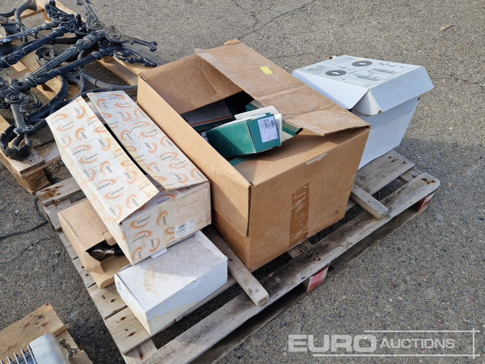 Pallet of Air-Conditioning Auto Parts, Drilling Bits, Ceiling Lamp - Equipo de construcción: foto 2 Pallet of Air-Conditioning Auto Parts, Drilling Bits, Ceiling Lamp - Equipo de construcción: foto 2