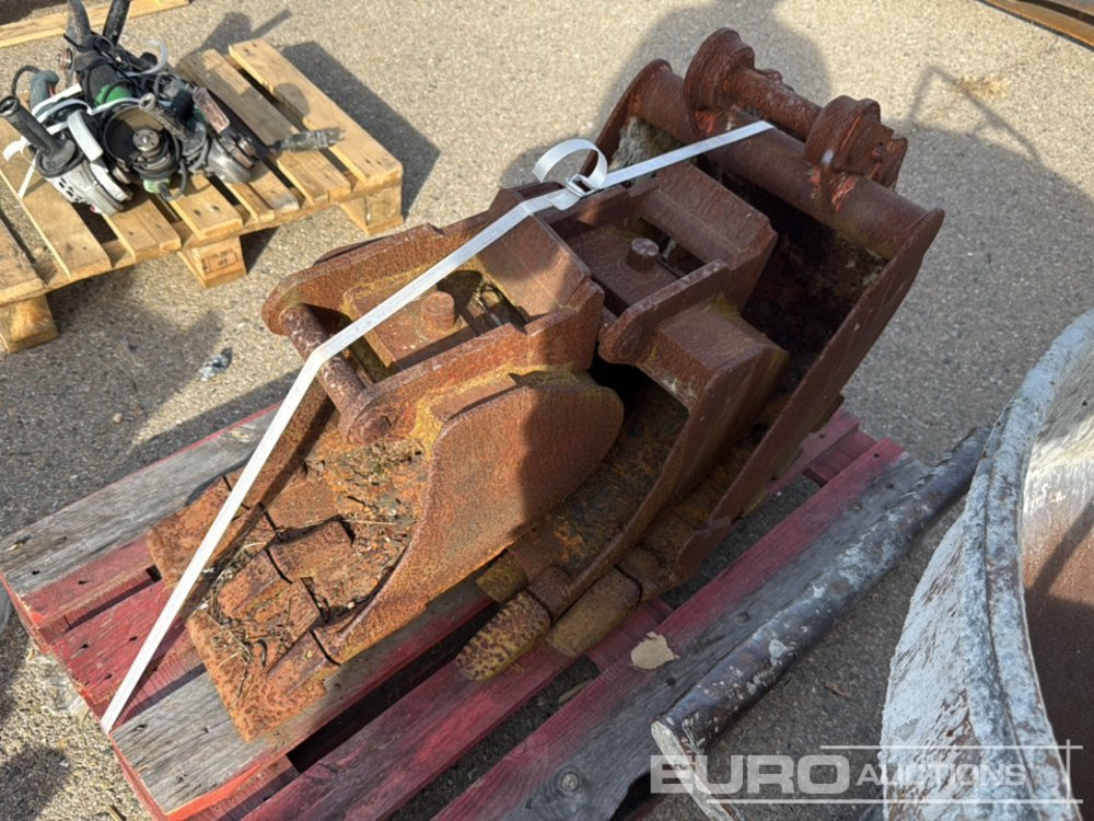 Pallet of Digging Buckets (3 of) - Equipo de construcción: foto 2 Pallet of Digging Buckets (3 of) - Equipo de construcción: foto 2