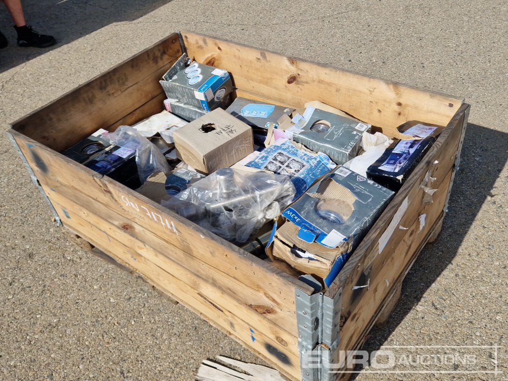 Pallet of Halogen Light Bulbs - Equipo de construcción: foto 3 Pallet of Halogen Light Bulbs - Equipo de construcción: foto 3