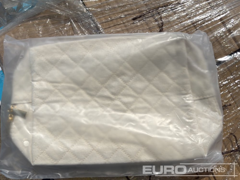 Pallet of Outdoor Chair and Table Set, Garden Umbrellas, Bed Bases (8 of), Fans (2 of). - Herramienta/ Equipo: foto 3 Pallet of Outdoor Chair and Table Set, Garden Umbrellas, Bed Bases (8 of), Fans (2 of). - Herramienta/ Equipo: foto 3