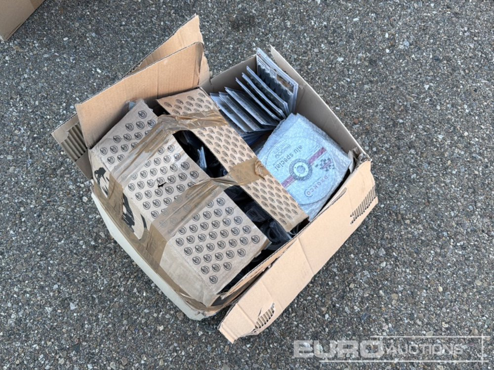 Pallet of Various Universal 1/4 Sheet Sander, Wood Drill Bits, Cutting Discs, Concrete Drill Bits, Socket Wrenches - Equipo de construcción: foto 3 Pallet of Various Universal 1/4 Sheet Sander, Wood Drill Bits, Cutting Discs, Concrete Drill Bits, Socket Wrenches - Equipo de construcción: foto 3