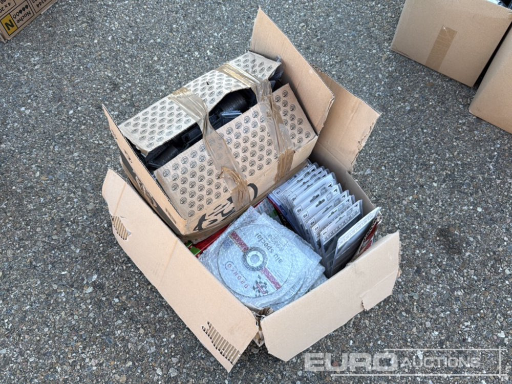 Pallet of Various Universal 1/4 Sheet Sander, Wood Drill Bits, Cutting Discs, Concrete Drill Bits, Socket Wrenches - Equipo de construcción: foto 4 Pallet of Various Universal 1/4 Sheet Sander, Wood Drill Bits, Cutting Discs, Concrete Drill Bits, Socket Wrenches - Equipo de construcción: foto 4