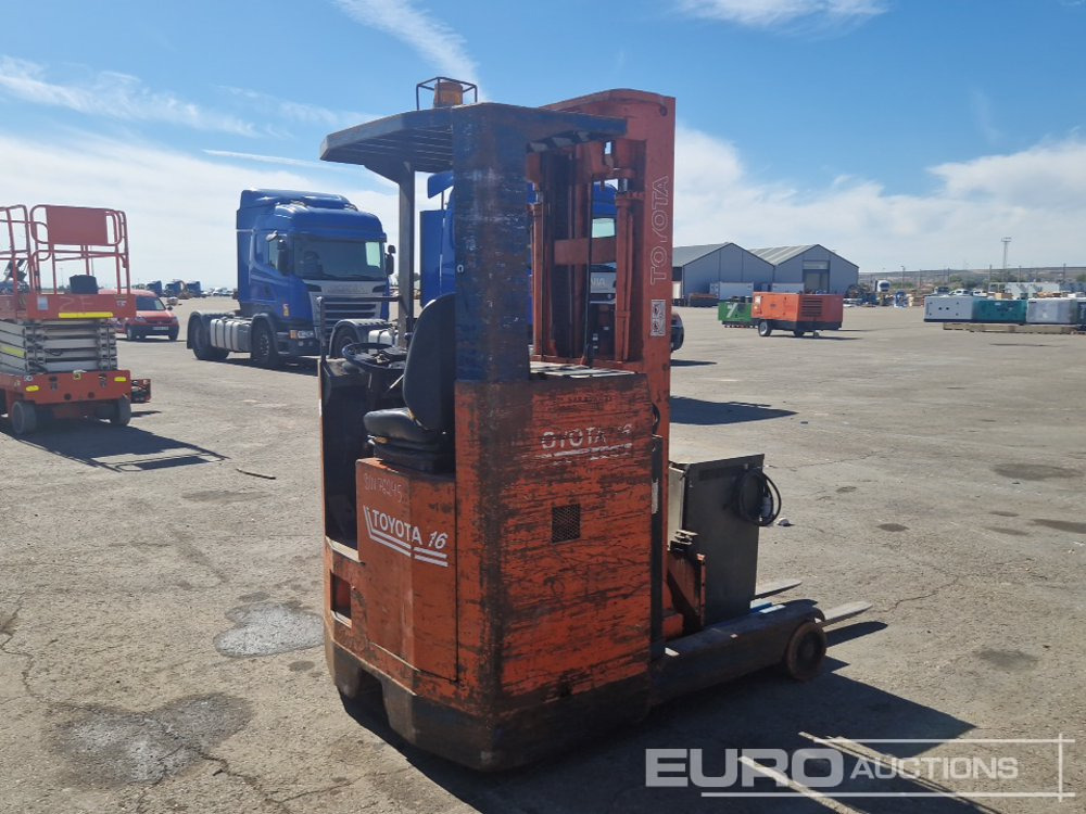 Toyota 16 1.6 Ton Electric Reach Forklift, 3 Mast, Forks, Charger - Carretilla elevadora: foto 2 Toyota 16 1.6 Ton Electric Reach Forklift, 3 Mast, Forks, Charger - Carretilla elevadora: foto 2